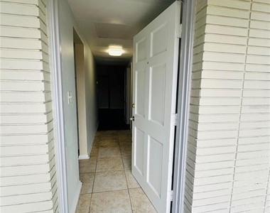 6033 Balboa Drive - Photo Thumbnail 16