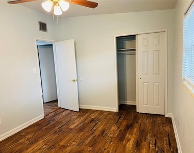 6033 Balboa Drive - Photo Thumbnail 12