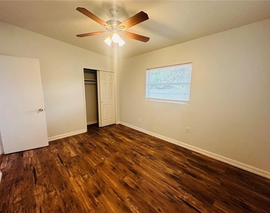 6033 Balboa Drive - Photo Thumbnail 10