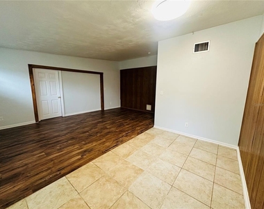 6033 Balboa Drive - Photo Thumbnail 3