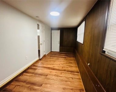 6033 Balboa Drive - Photo Thumbnail 15
