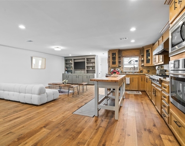 3902 Colquitt Street - Photo Thumbnail 8