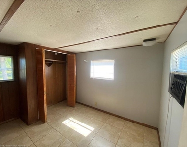 1526 Fort Meade Road - Photo Thumbnail 8