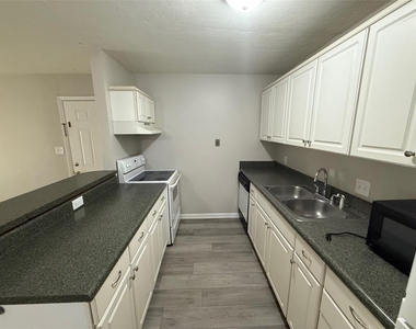 1035 Sw 9th Street - Photo Thumbnail 3