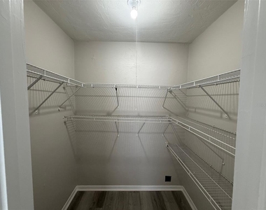1035 Sw 9th Street - Photo Thumbnail 6