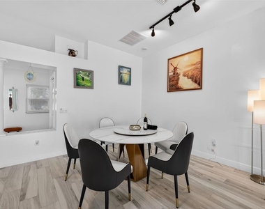 411 Del Mar Drive - Photo Thumbnail 11