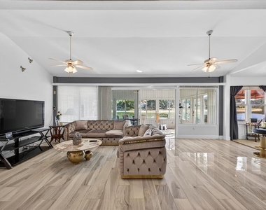 411 Del Mar Drive - Photo Thumbnail 14