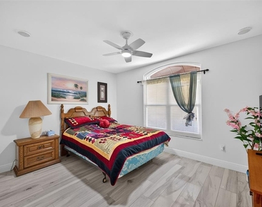 411 Del Mar Drive - Photo Thumbnail 7