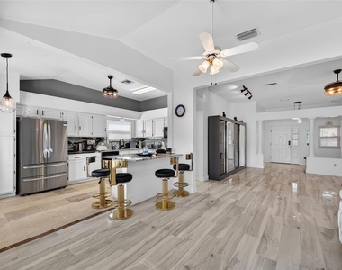 411 Del Mar Drive - Photo Thumbnail 15
