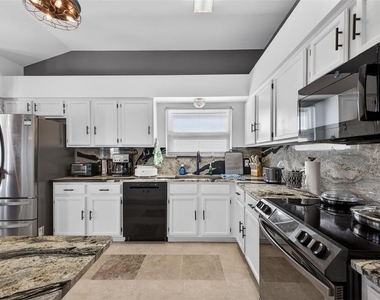 411 Del Mar Drive - Photo Thumbnail 20