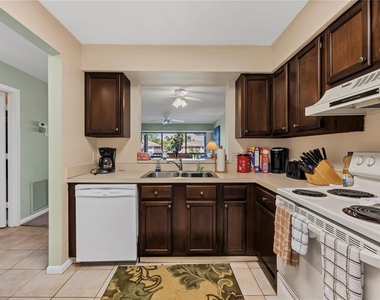 5205 Lake Village Drive - Photo Thumbnail 10