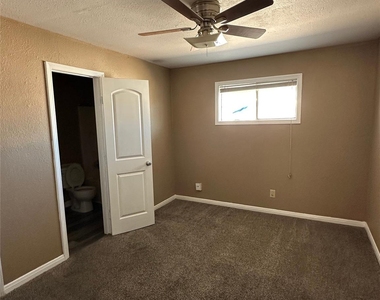 516 Holiday Drive - Photo Thumbnail 5