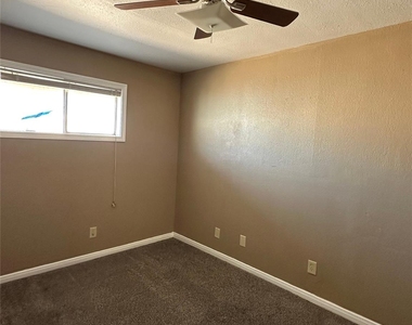 516 Holiday Drive - Photo Thumbnail 6