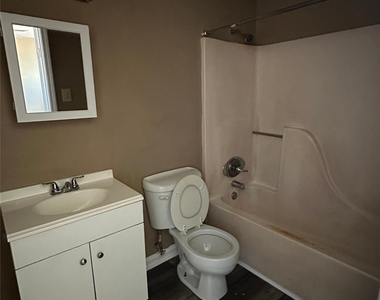 516 Holiday Drive - Photo Thumbnail 7