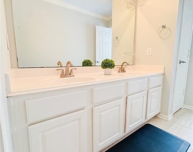 1204 Andrews Street - Photo Thumbnail 10