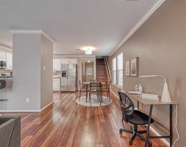 1204 Andrews Street - Photo Thumbnail 3