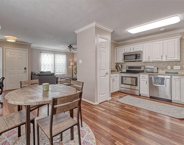 1204 Andrews Street - Photo Thumbnail 2