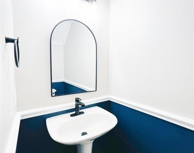 1204 Andrews Street - Photo Thumbnail 13