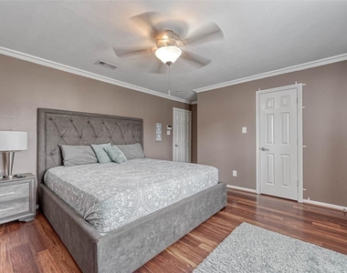 1204 Andrews Street - Photo Thumbnail 5