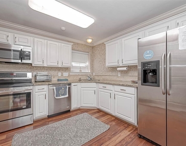 1204 Andrews Street - Photo Thumbnail 4