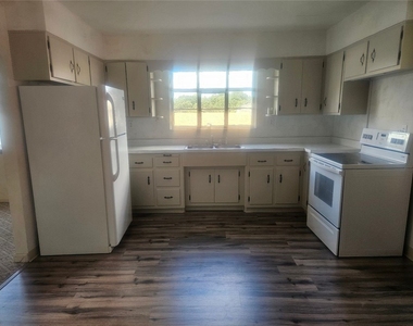 2448 Mill St - Photo Thumbnail 4