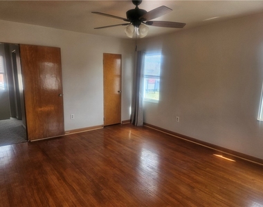 2448 Mill St - Photo Thumbnail 12