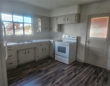 2448 Mill St - Photo Thumbnail 3