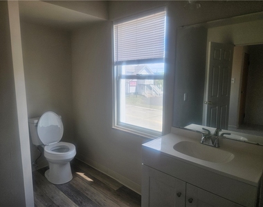 2448 Mill St - Photo Thumbnail 14
