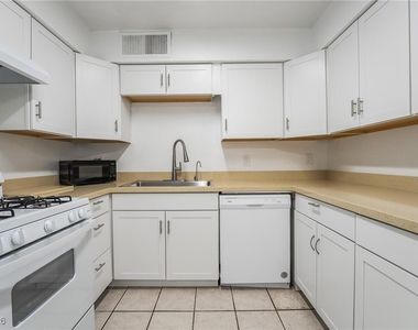 4302 Lynnann Drive - Photo Thumbnail 9