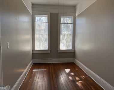 836 E Henry Street - Photo Thumbnail 18