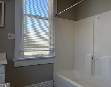 836 E Henry Street - Photo Thumbnail 8