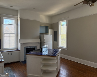 836 E Henry Street - Photo Thumbnail 5