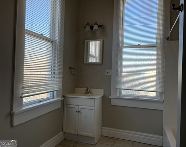 836 E Henry Street - Photo Thumbnail 7