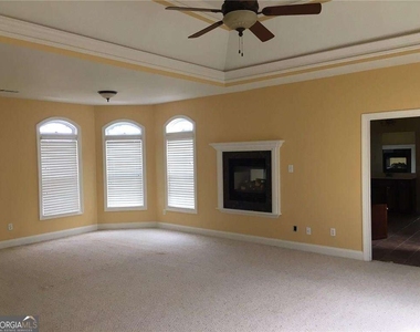 5575 Toccoa Drive - Photo Thumbnail 8