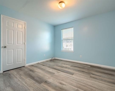 14713 Brandon Drive - Photo Thumbnail 3