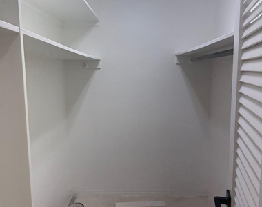 2725 Middle River Drive - Photo Thumbnail 6