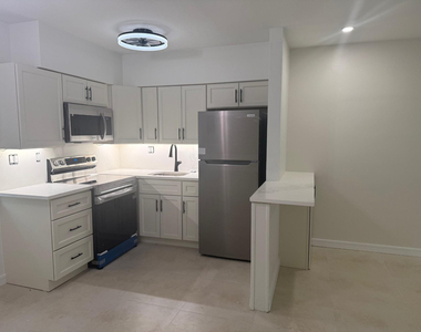 2725 Middle River Drive - Photo Thumbnail 3