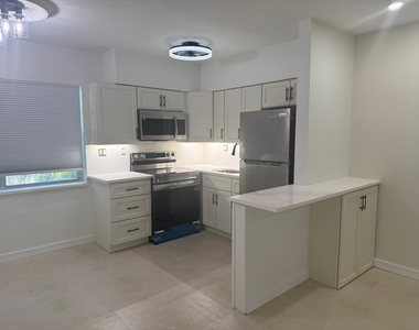 2725 Middle River Drive - Photo Thumbnail 2