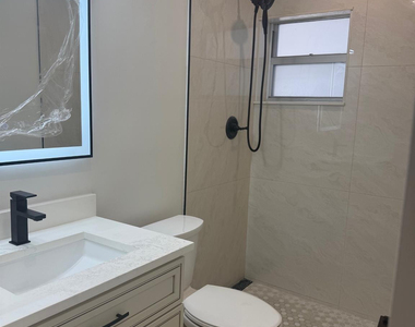 2725 Middle River Drive - Photo Thumbnail 5