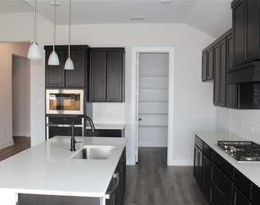 1821 Briar Rose Drive - Photo Thumbnail 11