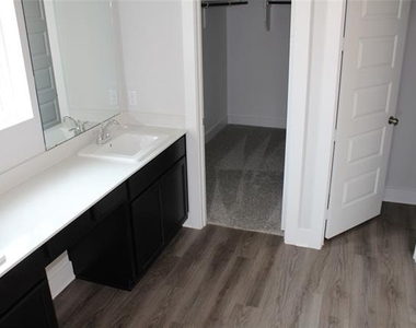 1821 Briar Rose Drive - Photo Thumbnail 16