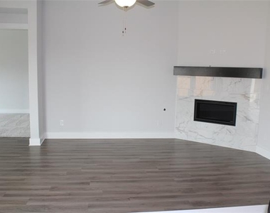 1821 Briar Rose Drive - Photo Thumbnail 6