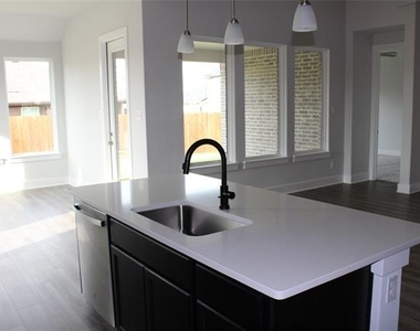 1821 Briar Rose Drive - Photo Thumbnail 8
