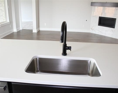 1821 Briar Rose Drive - Photo Thumbnail 9