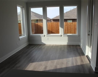 1821 Briar Rose Drive - Photo Thumbnail 13