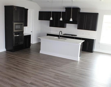 1821 Briar Rose Drive - Photo Thumbnail 4