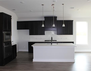 1821 Briar Rose Drive - Photo Thumbnail 5