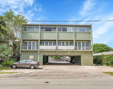 1005 Sw 15th Avenue - Photo Thumbnail 1