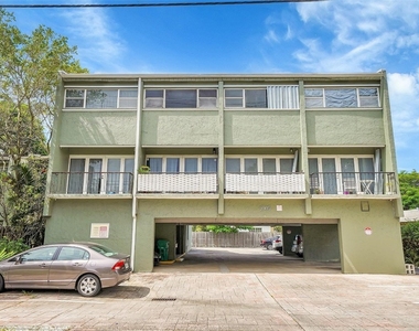 1005 Sw 15th Avenue - Photo Thumbnail 2