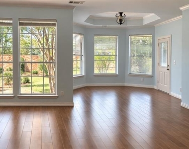 1308 Normandy Drive - Photo Thumbnail 6
